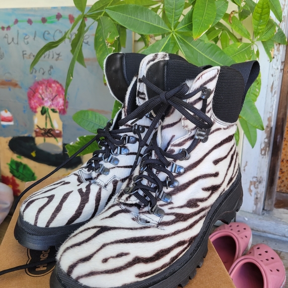 Authentic Prada Ankle boots - Picture 5 of 7